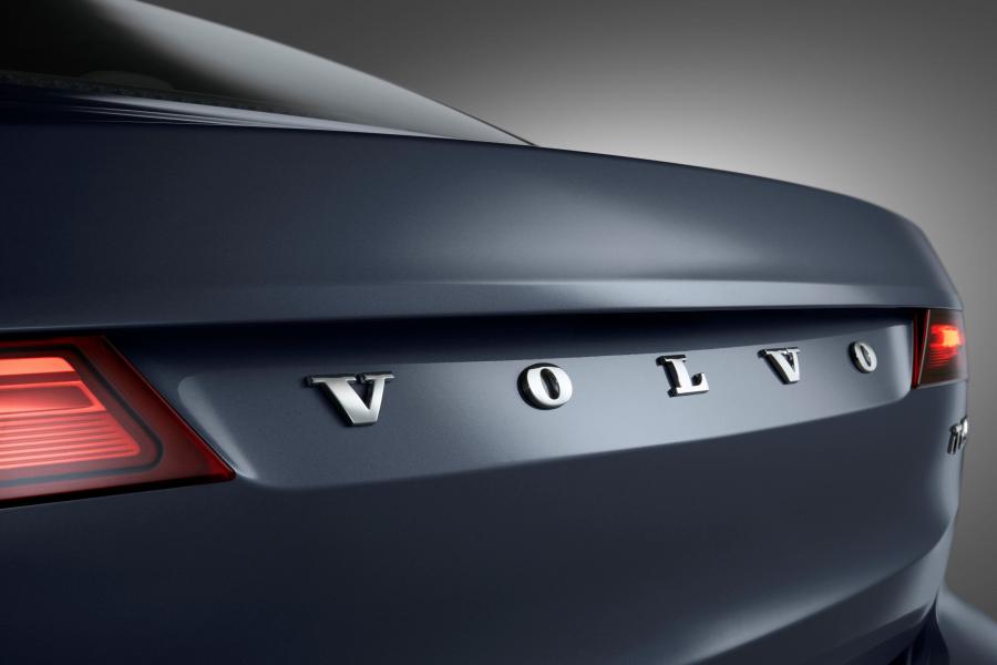 Логотип Volvo S90 T6 Inscription 2016 года  (фото 68 из 84)